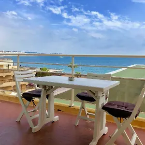 https://le-fourneau-beach.fr-provencehotel.com